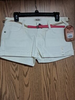 Mudd Cream Denim Shorts with Pink Belt Accent Sz 11